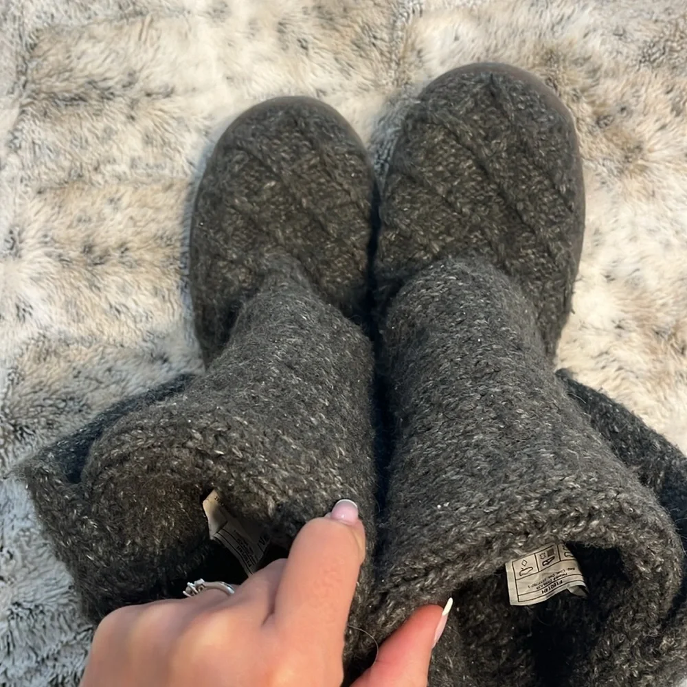 UGGs - Picture 2 of 5